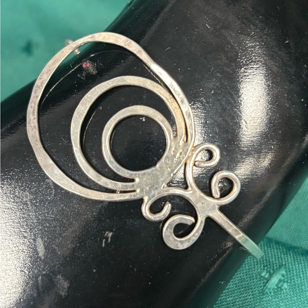 Sterling Silver Swirl bracelet!